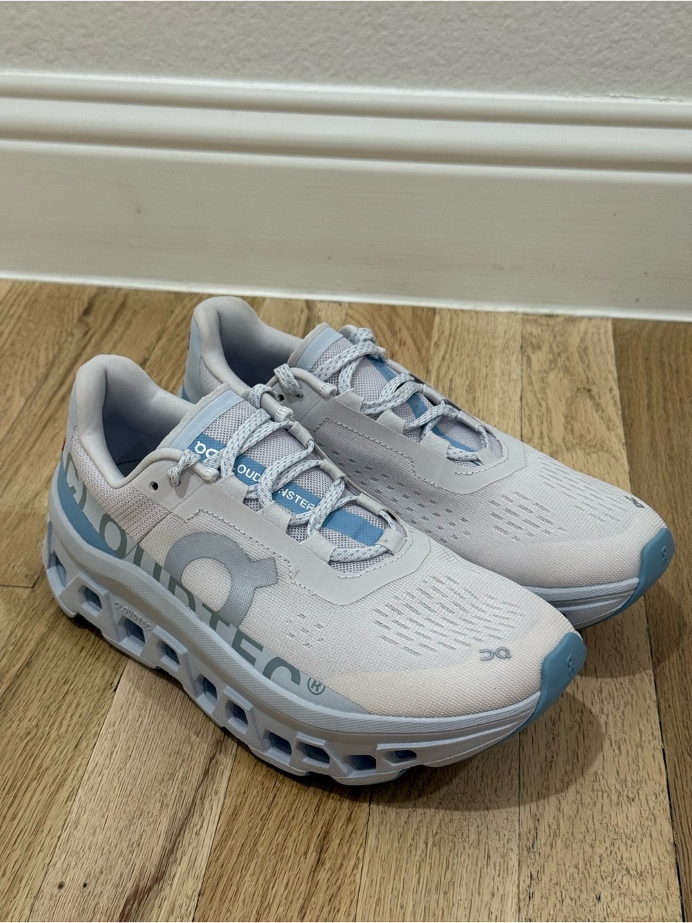 On Running Cloudmonster Shoes - Picture 2 of 6